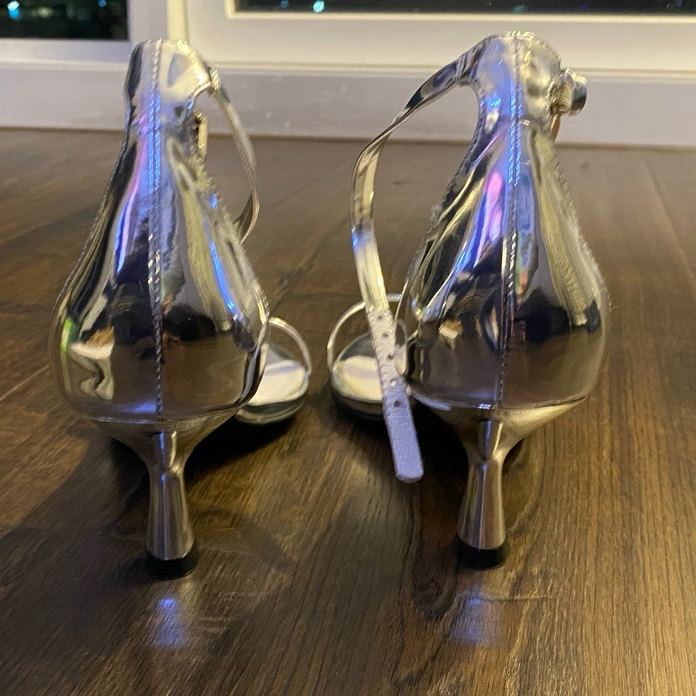 Jeffrey Campbell Entice Ankle Strap Heel, Metallic Silver Low Heel Sandal Size 7 - Picture 4 of 7